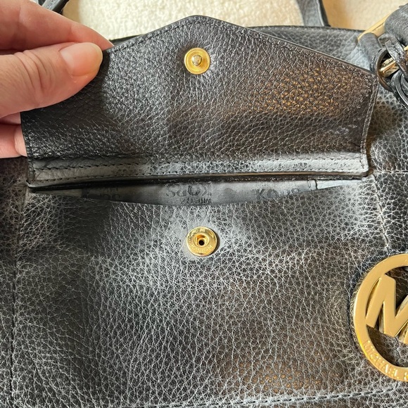Michael Kors Mira Black Leather Crossbody Bag. Black w gold hardware - Picture 4 of 9